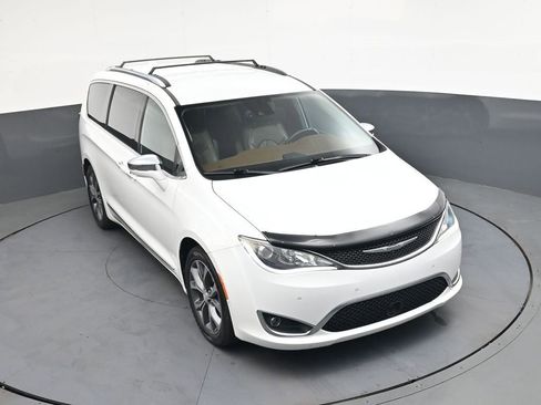 Used 2017 Chrysler Pacifica Limited FWD image 31