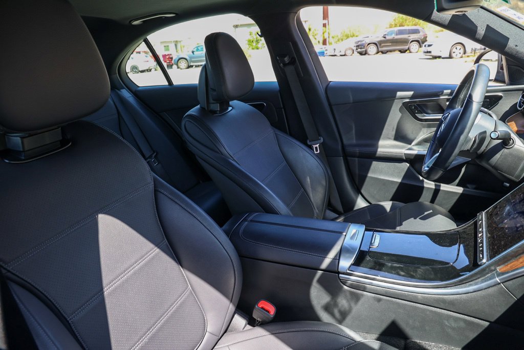 Used 2025 Mercedes-Benz C 300 4MATIC Sedan image 21