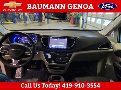 Used 2024 Chrysler Pacifica Touring-L FWD image 20