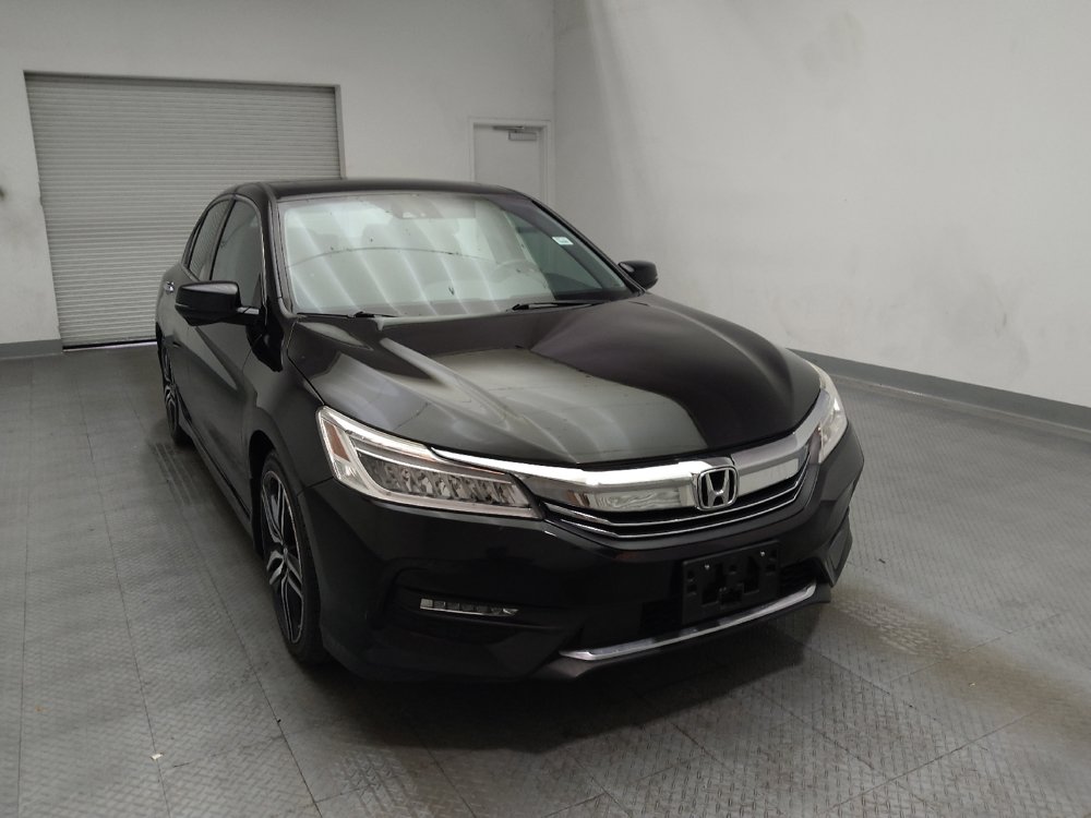 Used 2017 Honda Accord Touring image 14