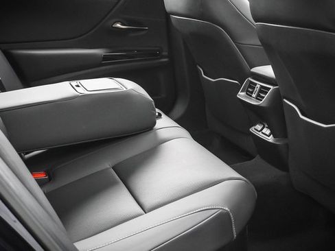 Certified 2025 Lexus ES 300h w/ Premium Package image 24