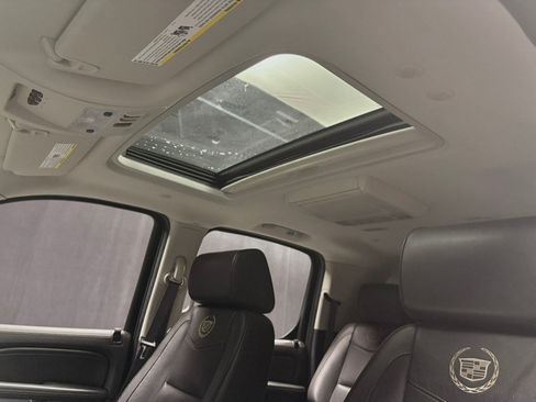 Used 2014 Cadillac Escalade ESV Platinum AWD/4WD image 36