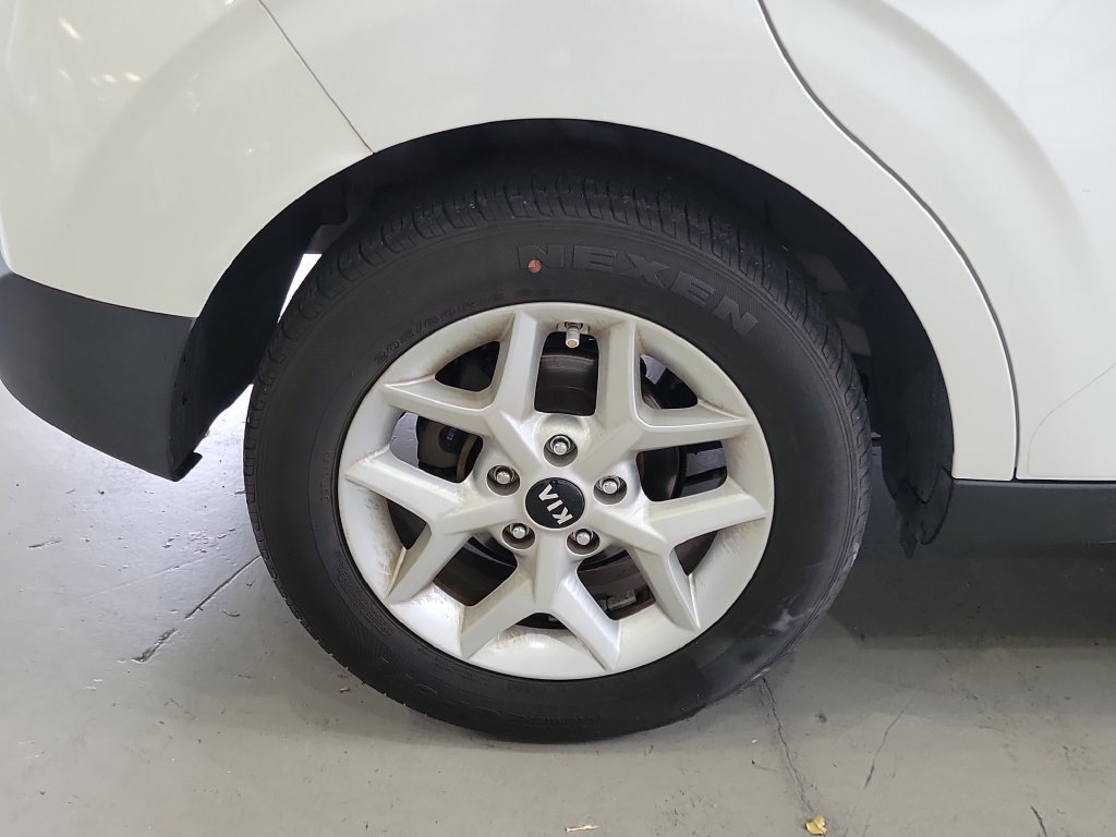 Used 2020 Kia Soul S FWD image 9