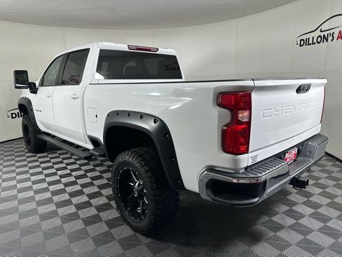 Used 2022 Chevrolet Silverado 2500 LT w/ Convenience Package AWD/4WD image 4