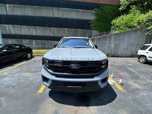 Used 2025 Ford Expedition Active AWD/4WD image 2