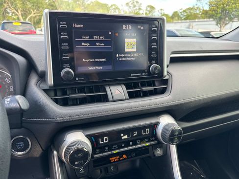 Used 2020 Toyota RAV4 XLE w/ Convenience Package FWD image 24