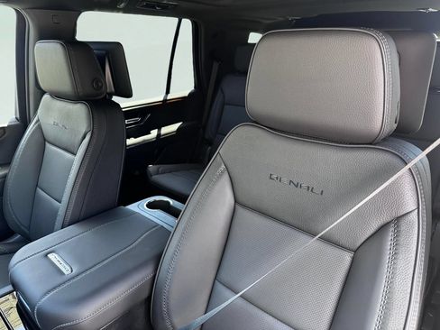 New 2026 GMC Yukon Denali w/ Denali Reserve Package AWD/4WD image 27