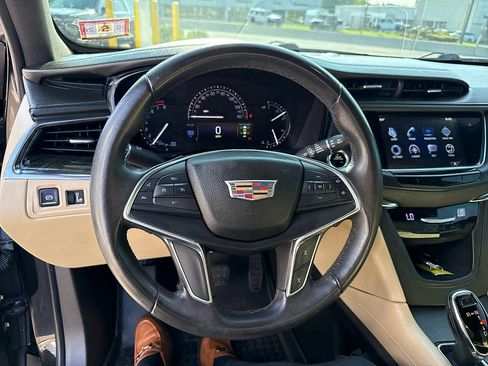 Used 2017 Cadillac XT5 FWD image 41