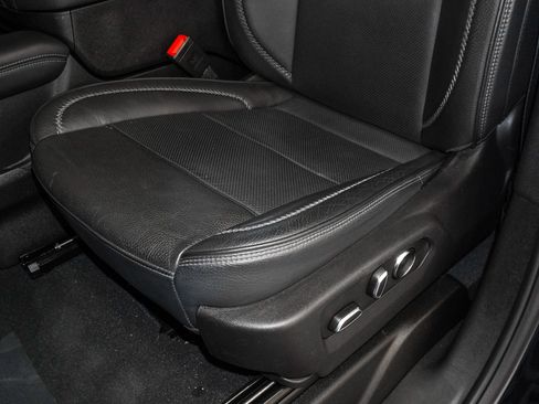 Used 2025 GMC Yukon Denali image 24