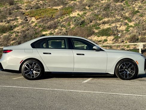 New 2026 BMW 750e xDrive w/ Executive Package image 8