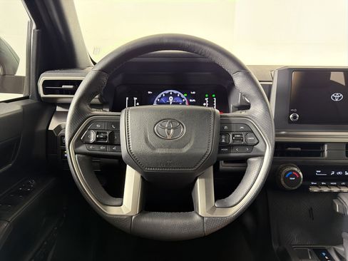 Used 2025 Toyota 4Runner SR5 AWD/4WD image 14