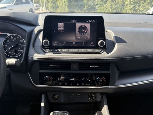 Used 2024 Nissan Rogue SV image 30