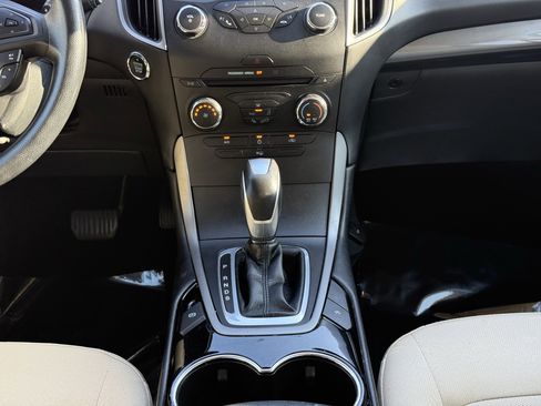 Used 2018 Ford Edge SE image 18