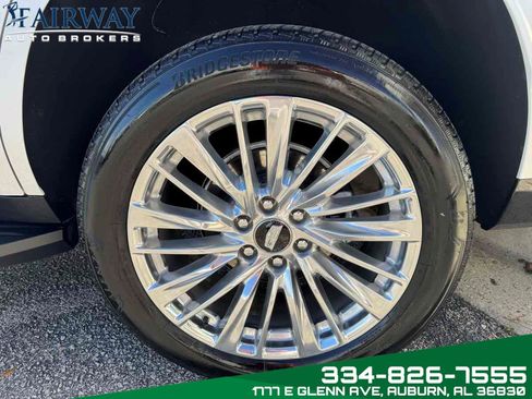 Used 2025 Cadillac Escalade Premium Luxury image 38