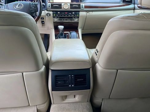 Used 2016 Lexus LS 460 w/ Comfort Package RWD image 16