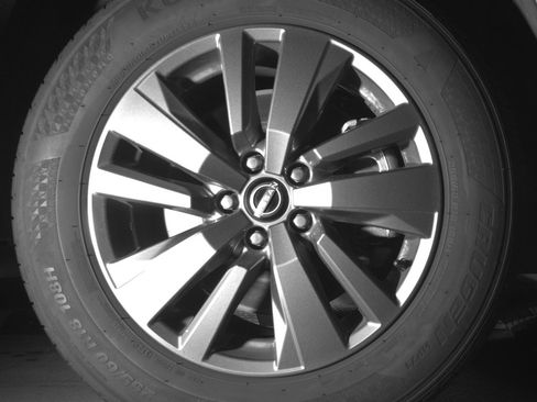 Used 2024 Nissan Pathfinder SV FWD image 13