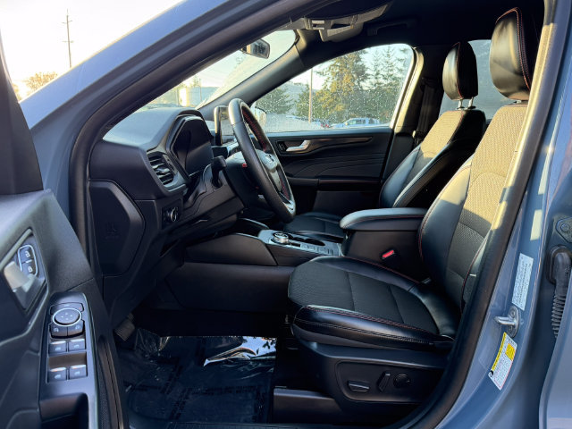 Certified 2025 Ford Escape ST-Line Select AWD/4WD image 16