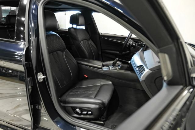 Used 2021 BMW 540i w/ M Sport Package RWD image 32
