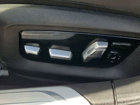 Used 2022 BMW 750i xDrive AWD/4WD image 29