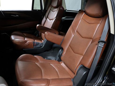Used 2018 Cadillac Escalade Premium Luxury AWD/4WD image 12