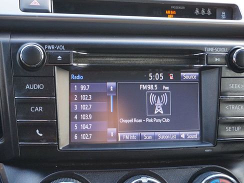 Used 2018 Toyota RAV4 LE image 27