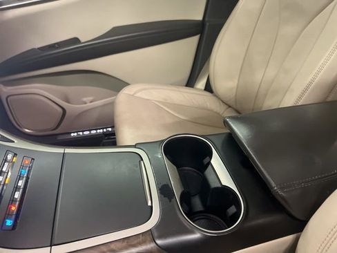 Used 2017 Lincoln MKX Reserve w/ Enhanced Security Package image 33