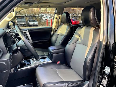 Used 2016 Toyota 4Runner SR5 Premium image 24