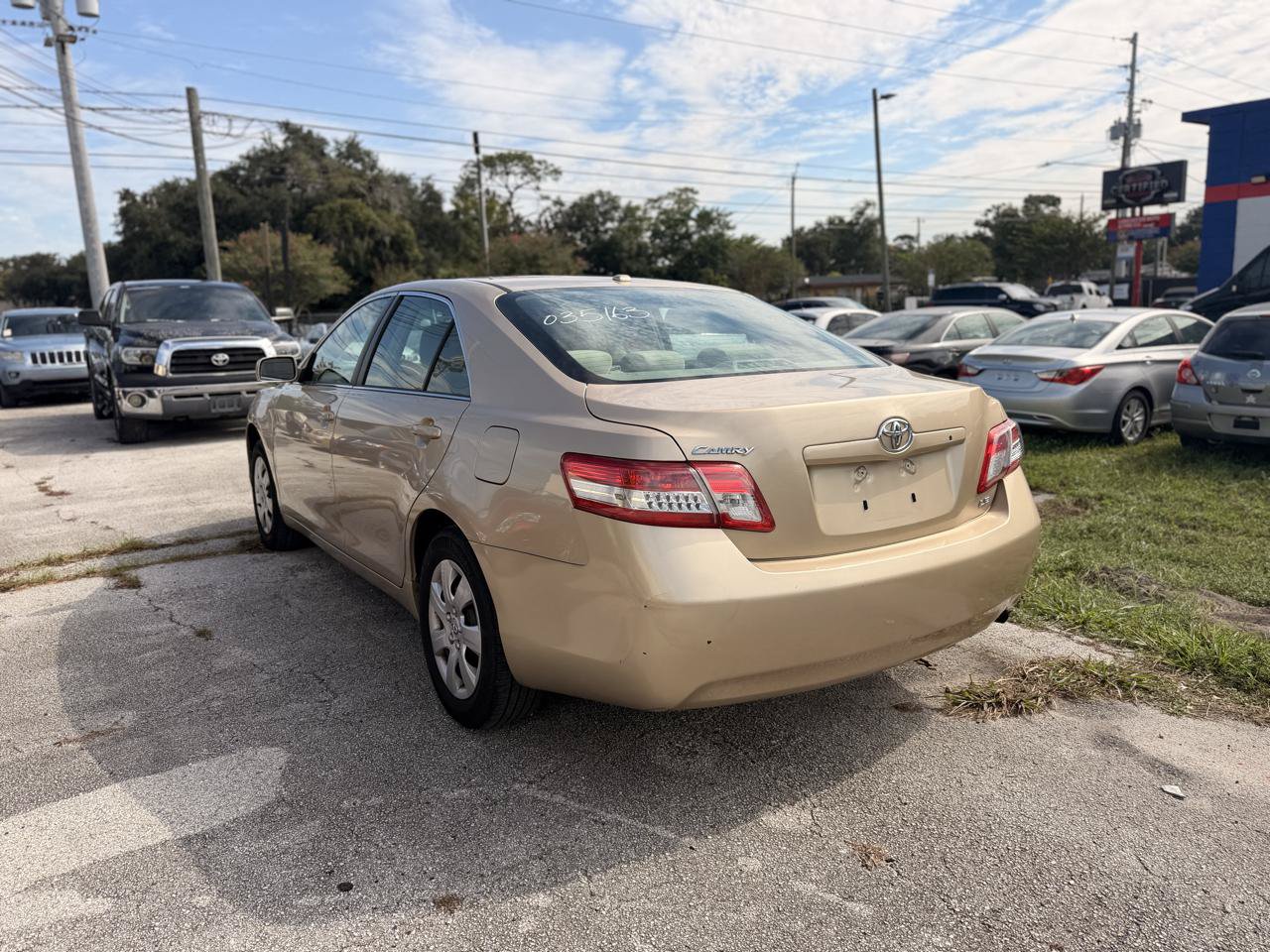 Used 2010 Toyota Camry LE FWD image 2