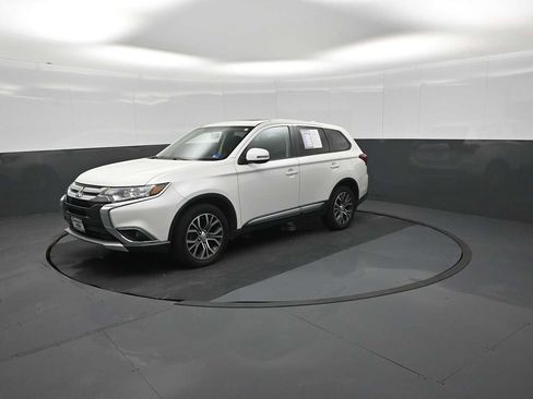 Used 2018 Mitsubishi Outlander SE AWD/4WD image 50