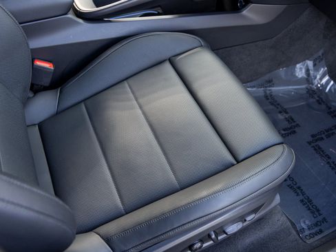 Certified 2025 Porsche Macan Electric image 50