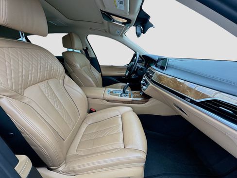 Used 2018 BMW 750i xDrive AWD/4WD image 20