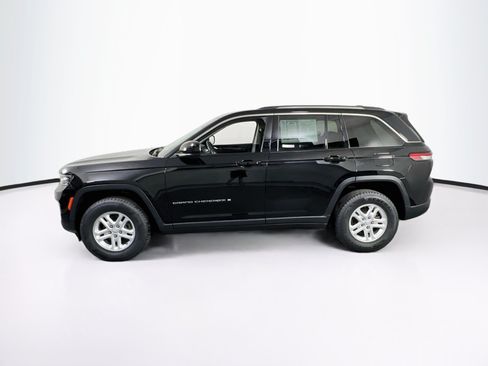 Used 2023 Jeep Grand Cherokee Laredo AWD/4WD image 8