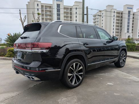 Certified 2024 Volkswagen Atlas SEL Premium R-Line image 4