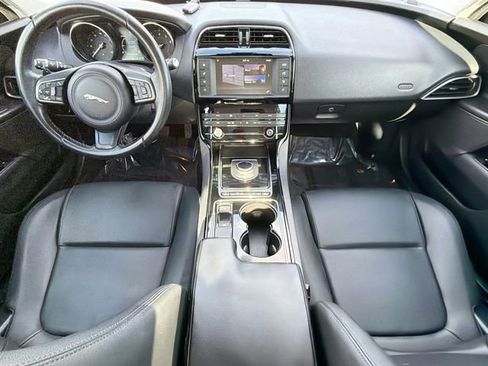 Used 2017 Jaguar XE image 15