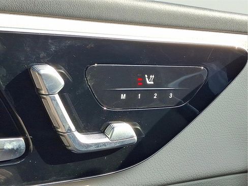 Used 2023 Mercedes-Benz GLC 300 4MATIC image 25