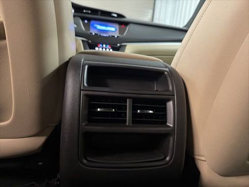 Used 2017 Cadillac XT5 FWD image 19