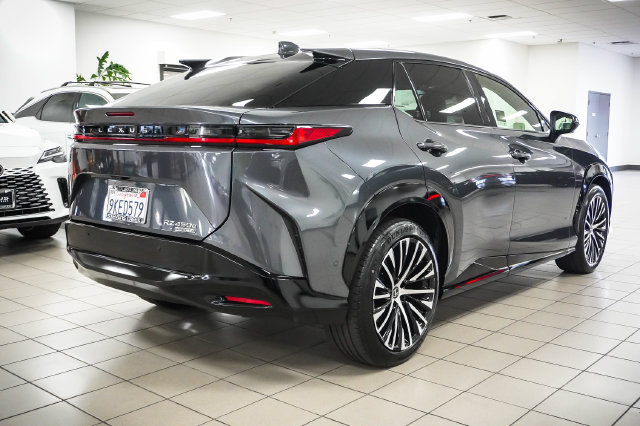 Certified 2023 Lexus RZ 450e Premium w/ Technology Package AWD/4WD image 5