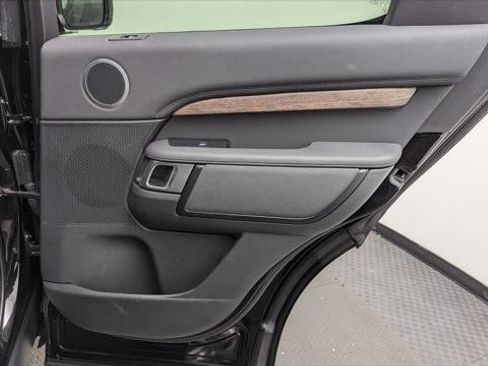 Used 2023 Land Rover Discovery S image 21