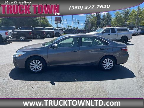 Used 2015 Toyota Camry LE FWD image 2