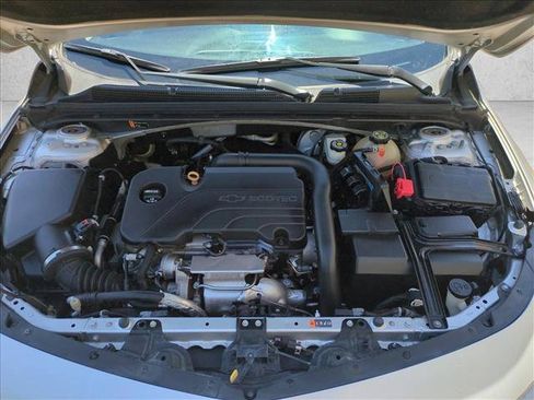 Used 2017 Chevrolet Malibu LT FWD image 20