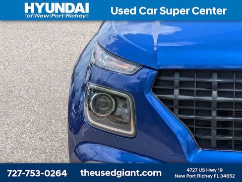 Certified 2025 Hyundai Venue SE FWD image 9