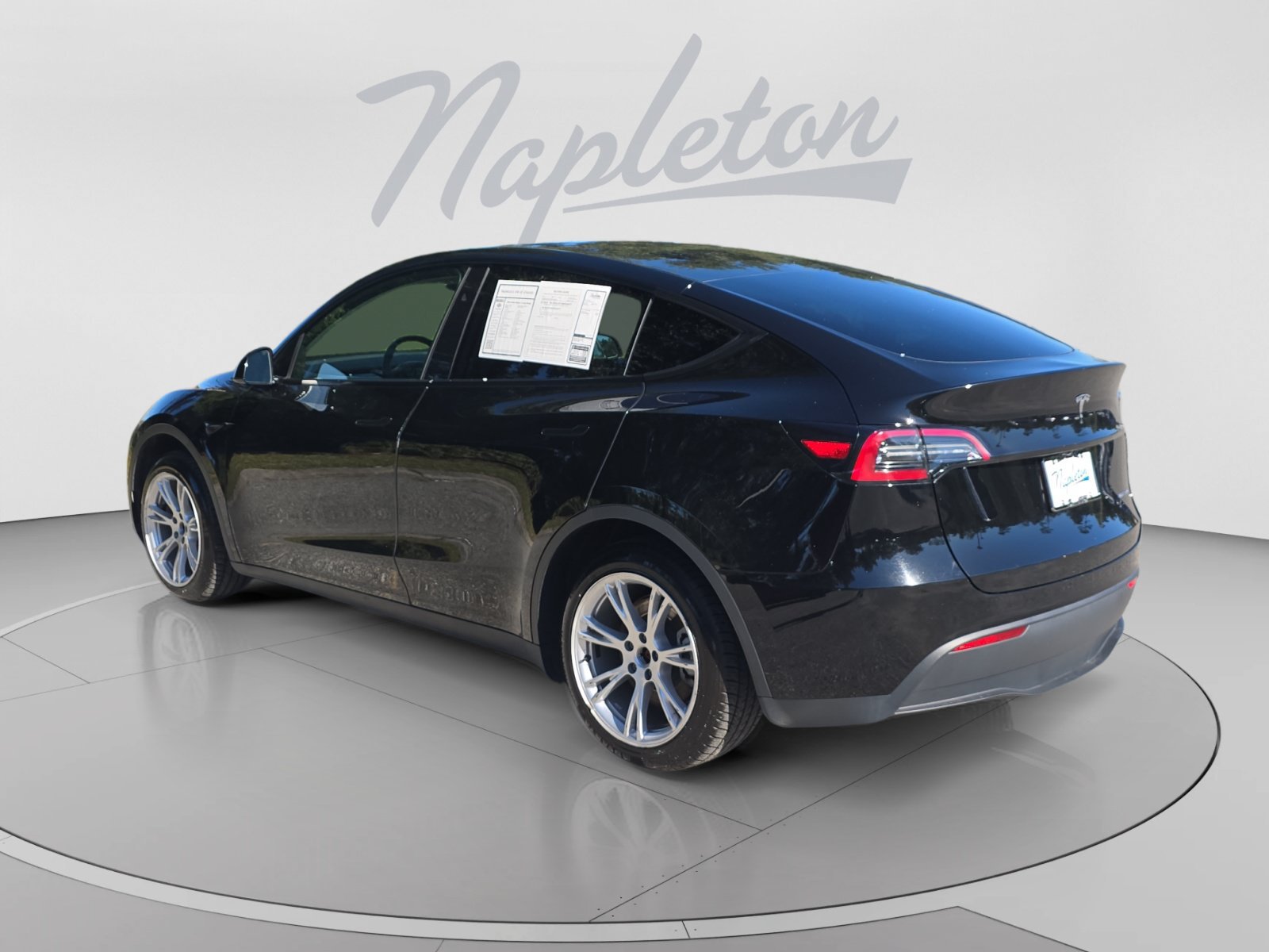 Used 2024 Tesla Model Y Long Range AWD/4WD image 3