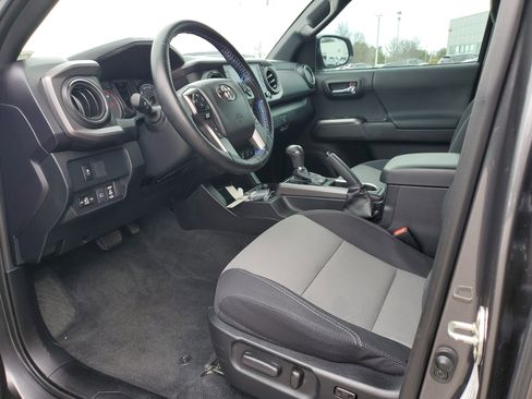 Used 2021 Toyota Tacoma TRD Sport image 18