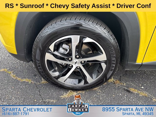 Used 2025 Chevrolet Trax RS w/ Sunroof Package FWD image 9