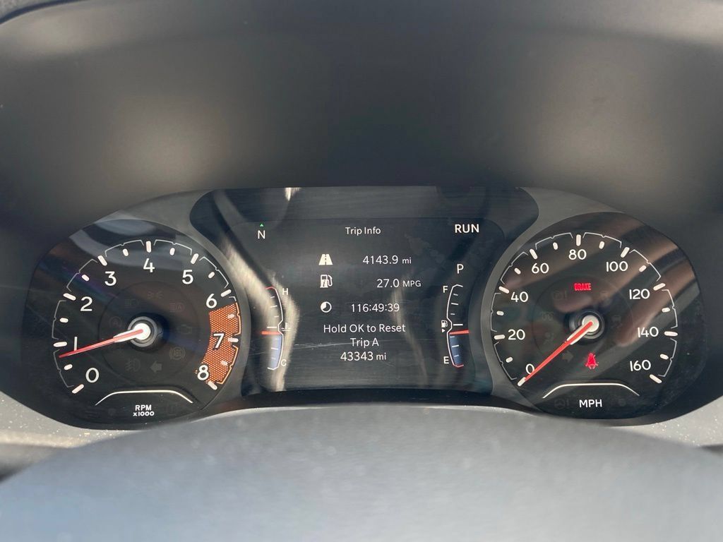 Used 2025 Jeep Compass Limited AWD/4WD image 13