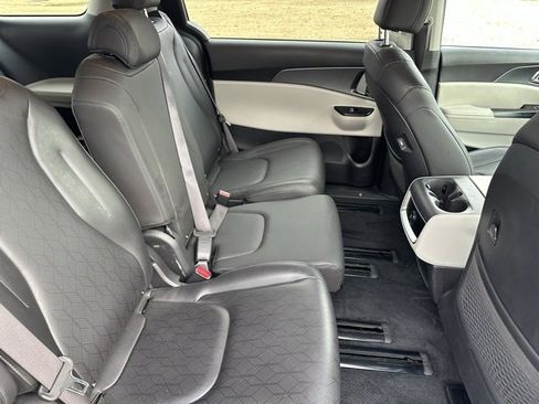 Certified 2024 Kia Carnival LX image 22
