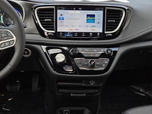New 2026 Chrysler Pacifica Select image 24