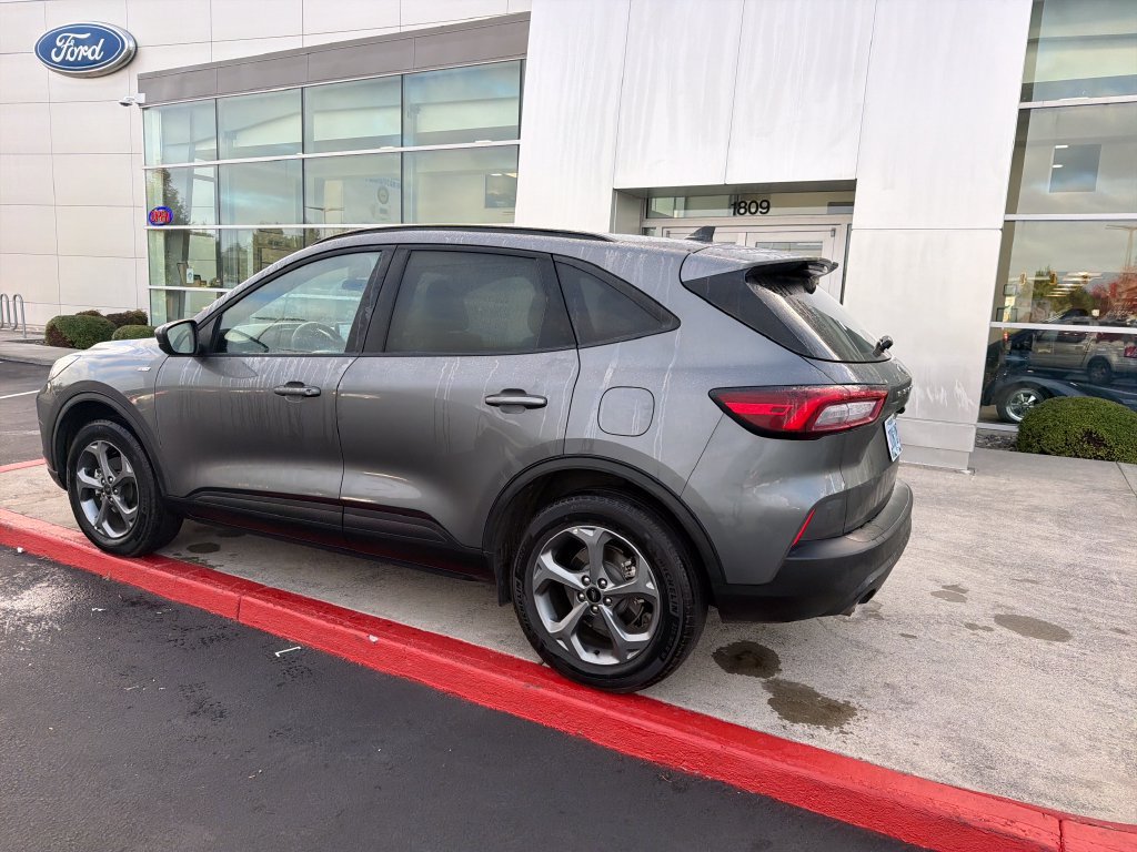 Used 2025 Ford Escape ST-Line Select AWD/4WD image 2