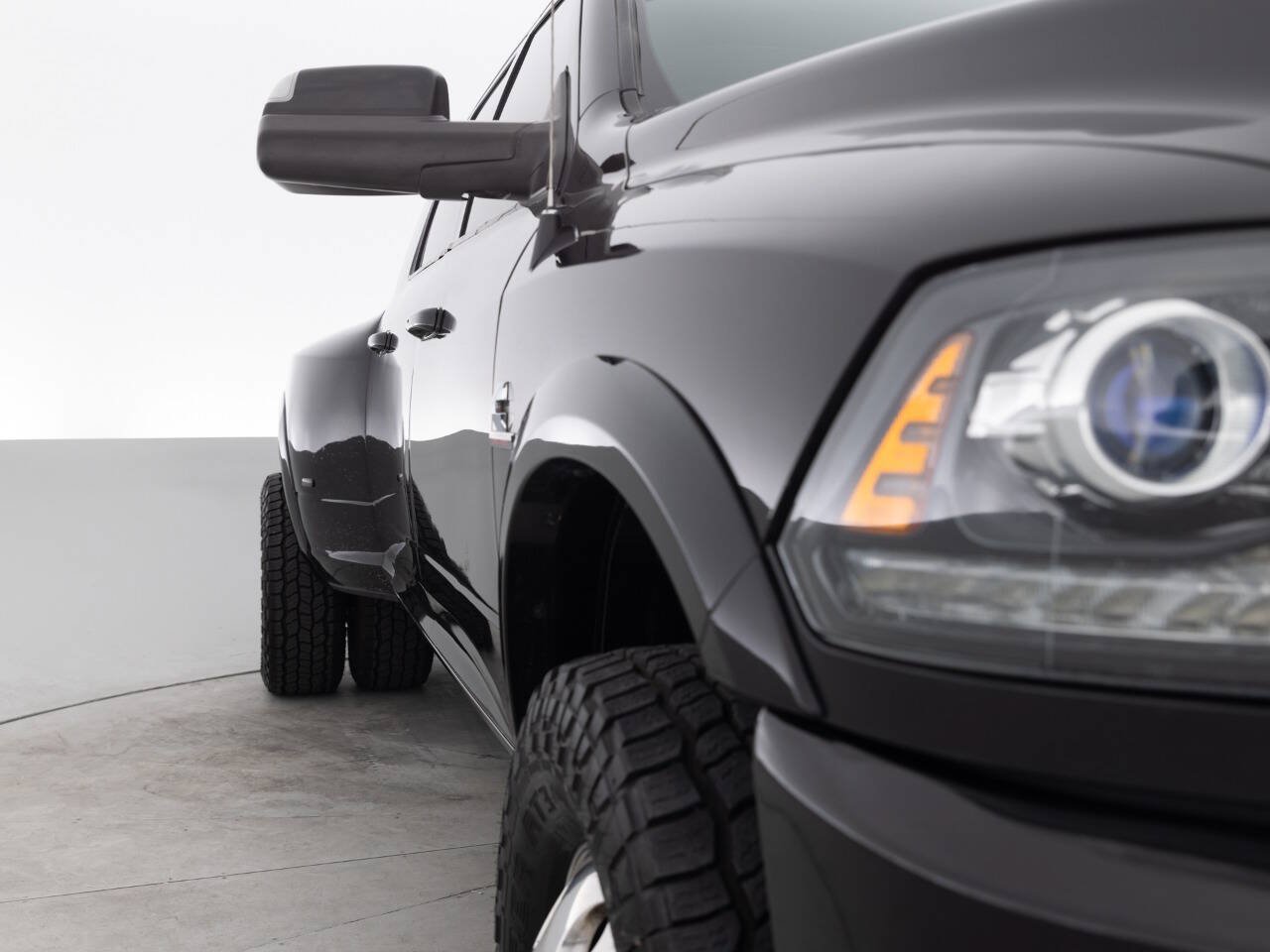 Used 2018 RAM 3500 Laramie w/ Sport Appearance Group AWD/4WD image 11