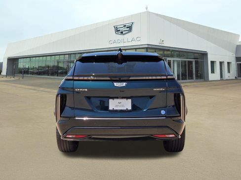 Used 2025 Cadillac Lyriq Luxury w/ LPO, Floor Liner Package AWD/4WD image 5